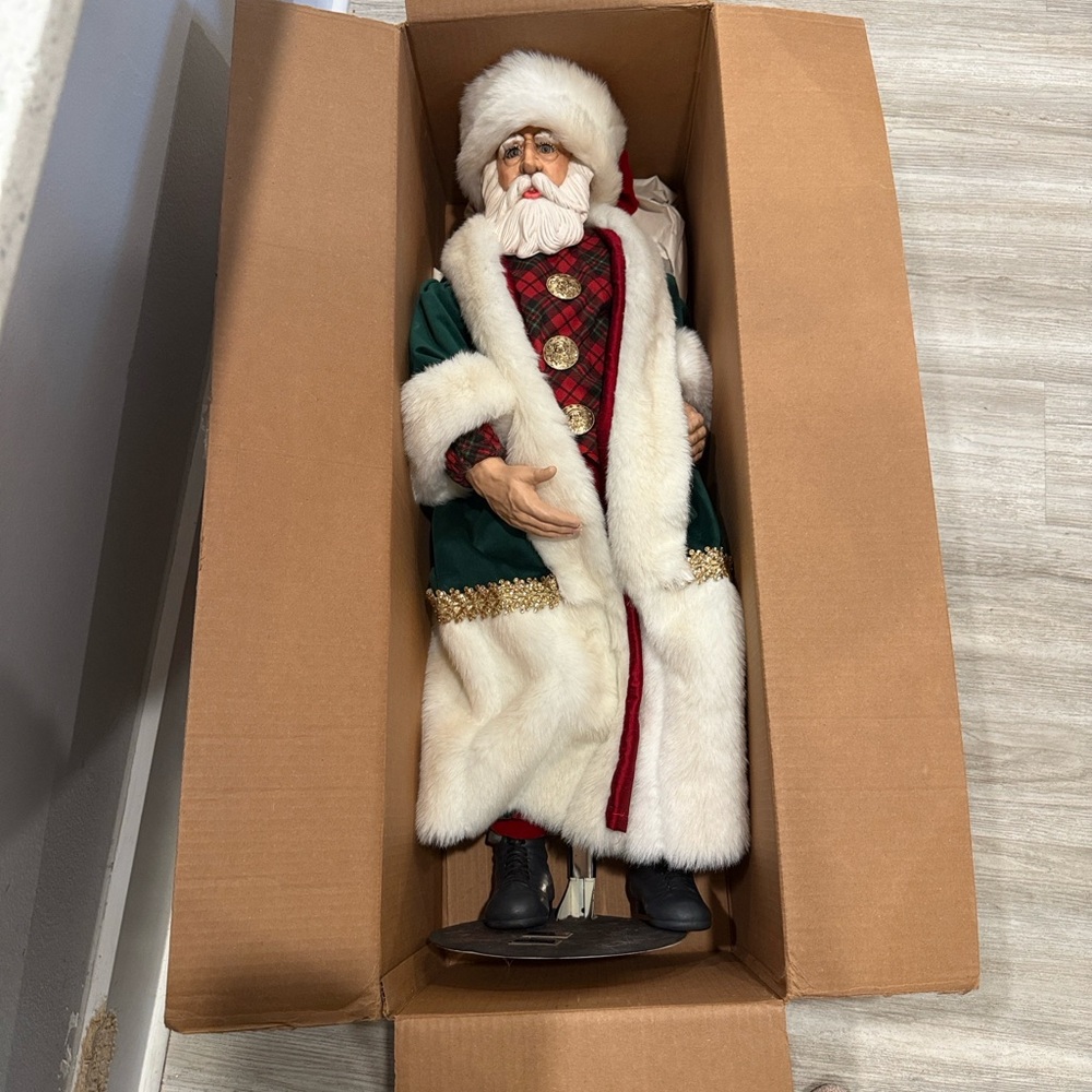 Elegant Santa Claus Figurine with Green and Red Attire